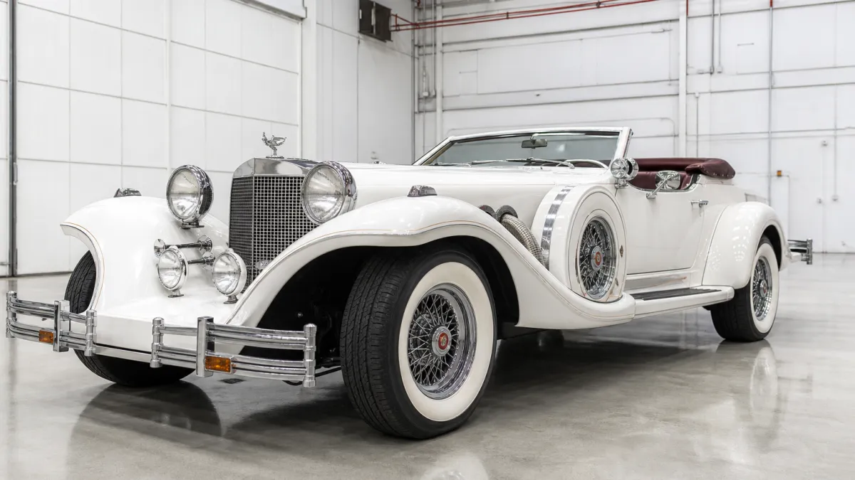 Excalibur voiture : l'histoire du roadster néo-classique