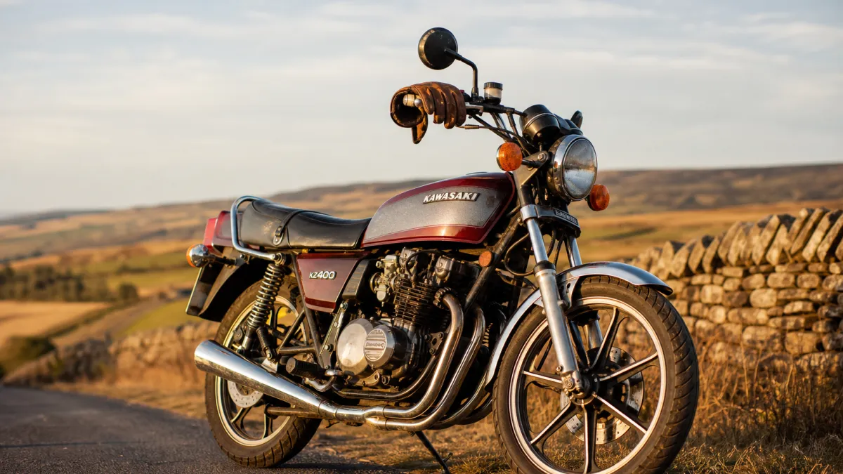 Kawasaki kz400j : fiche technique, histoire et avis complet
